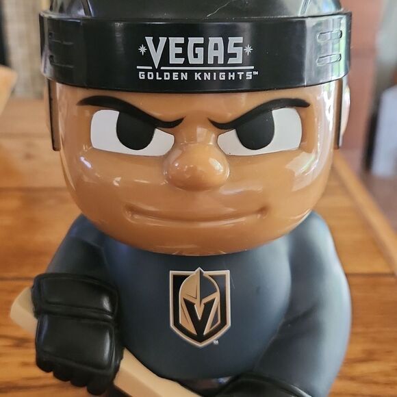 5/$15 NHL licensed Vegas Golden Knight BIG SIP 16 oz water bottle - Picture 2 of 8